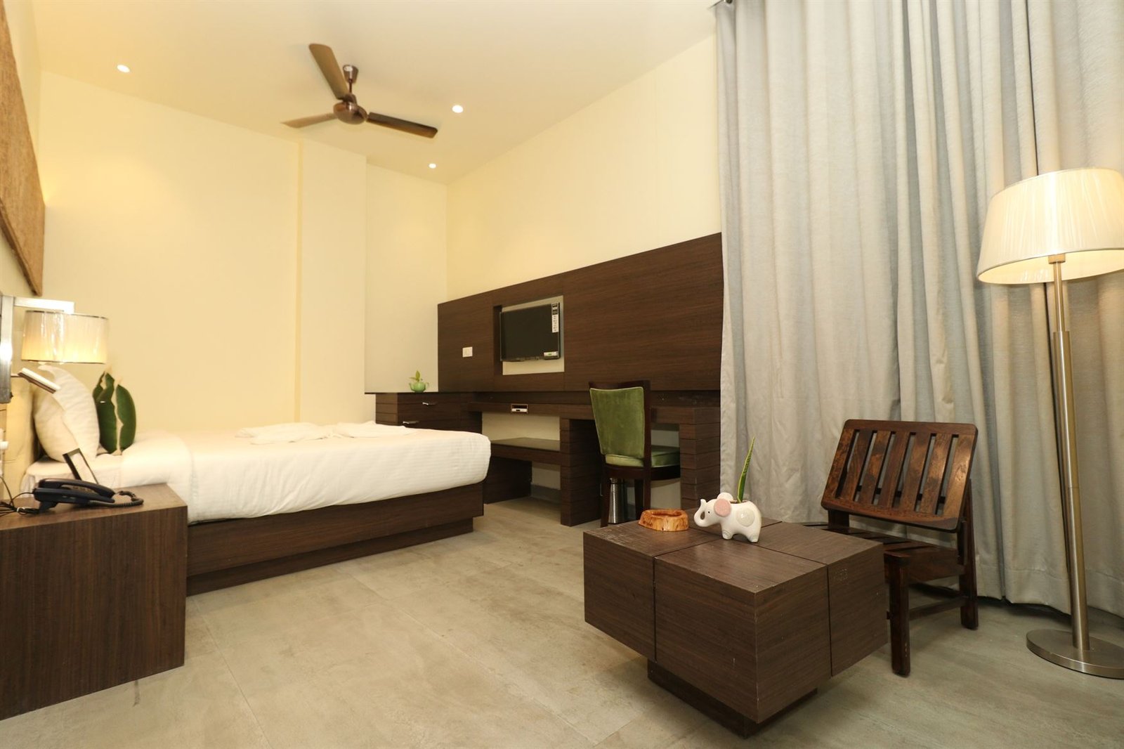 Mass Image Compressor Compressed this image. https://sourceforge.net/projects/icompress/ with Quality:80